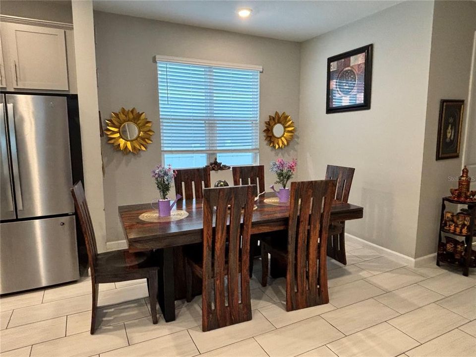 For Sale: $420,000 (5 beds, 3 baths, 2550 Square Feet)