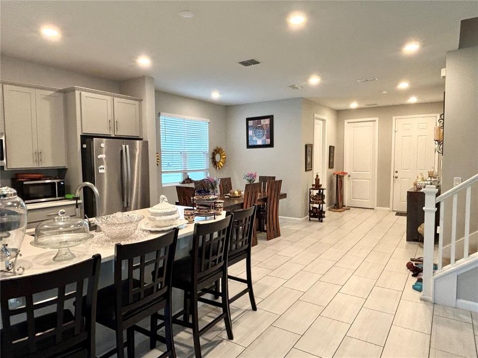 For Sale: $420,000 (5 beds, 3 baths, 2550 Square Feet)