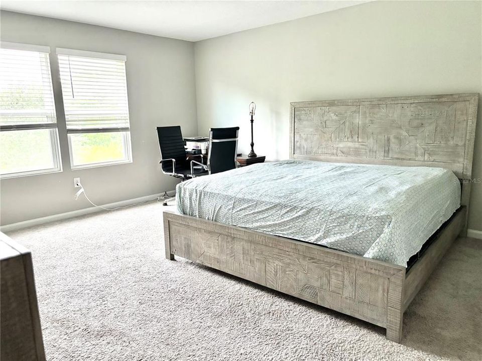 For Sale: $420,000 (5 beds, 3 baths, 2550 Square Feet)