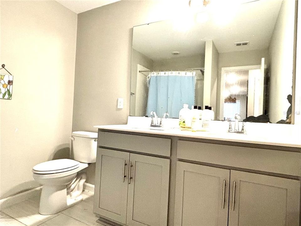For Sale: $420,000 (5 beds, 3 baths, 2550 Square Feet)