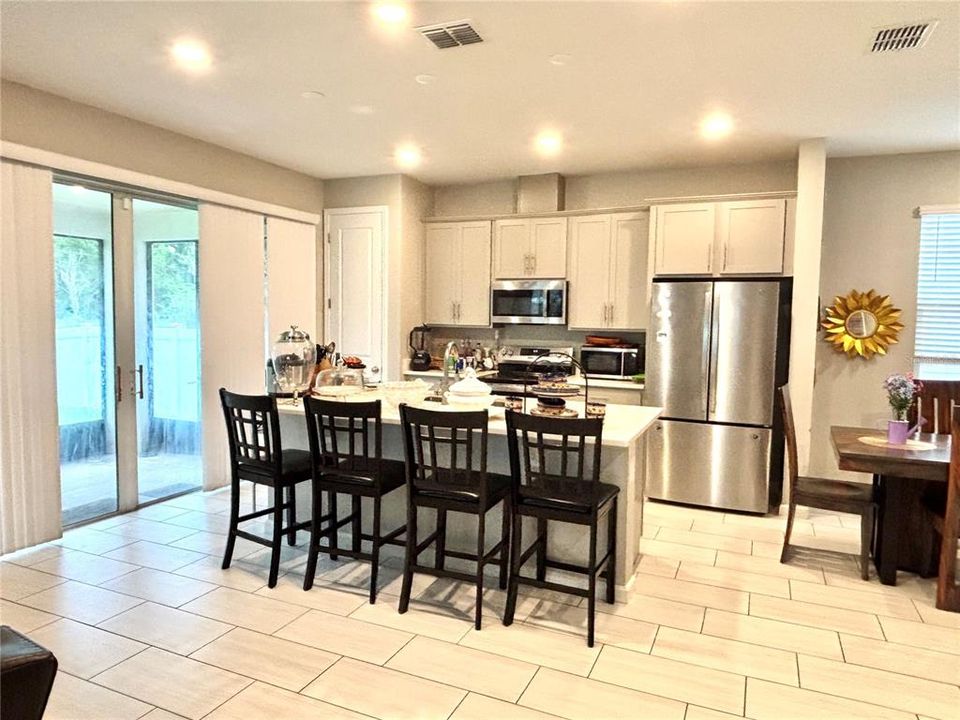 For Sale: $420,000 (5 beds, 3 baths, 2550 Square Feet)