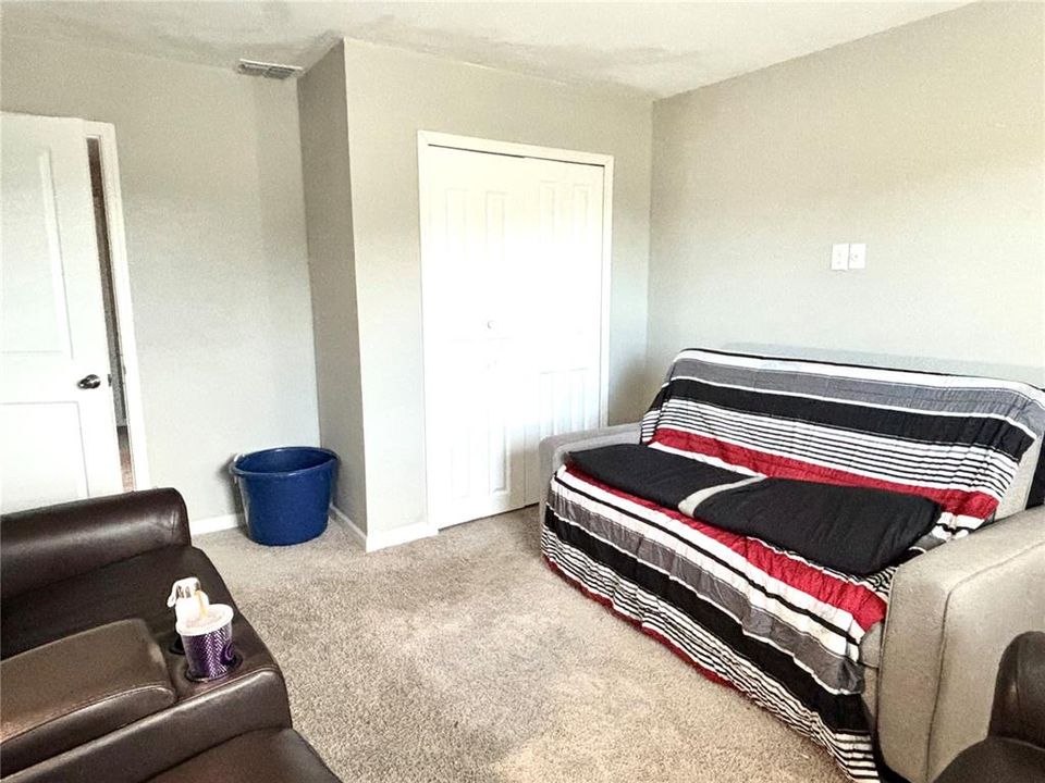 For Sale: $420,000 (5 beds, 3 baths, 2550 Square Feet)