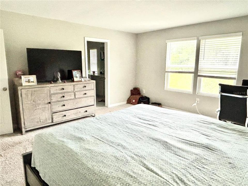 For Sale: $420,000 (5 beds, 3 baths, 2550 Square Feet)