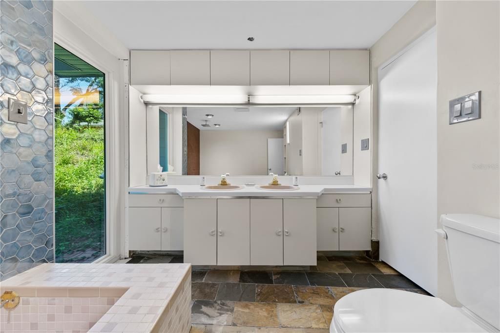 На продажу: $1,000,000 (3 спален, 2 ванн, 1668 Квадратных фут)