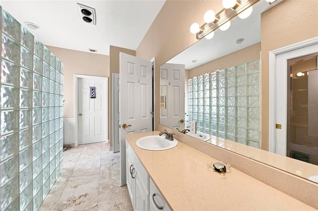 For Sale: $536,000 (3 beds, 2 baths, 1999 Square Feet)