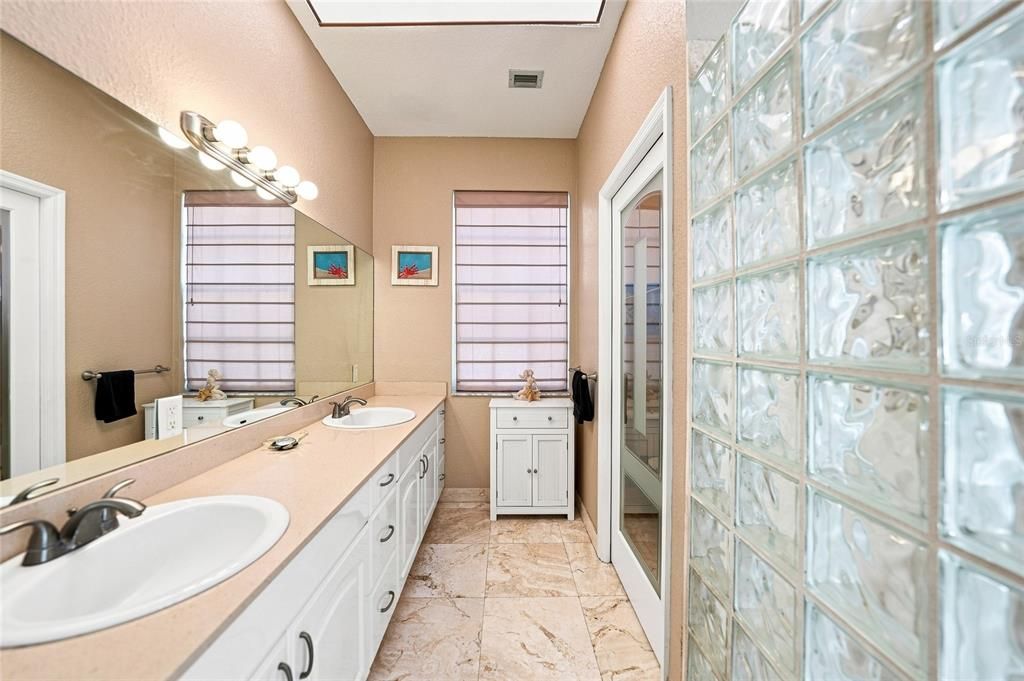 For Sale: $536,000 (3 beds, 2 baths, 1999 Square Feet)