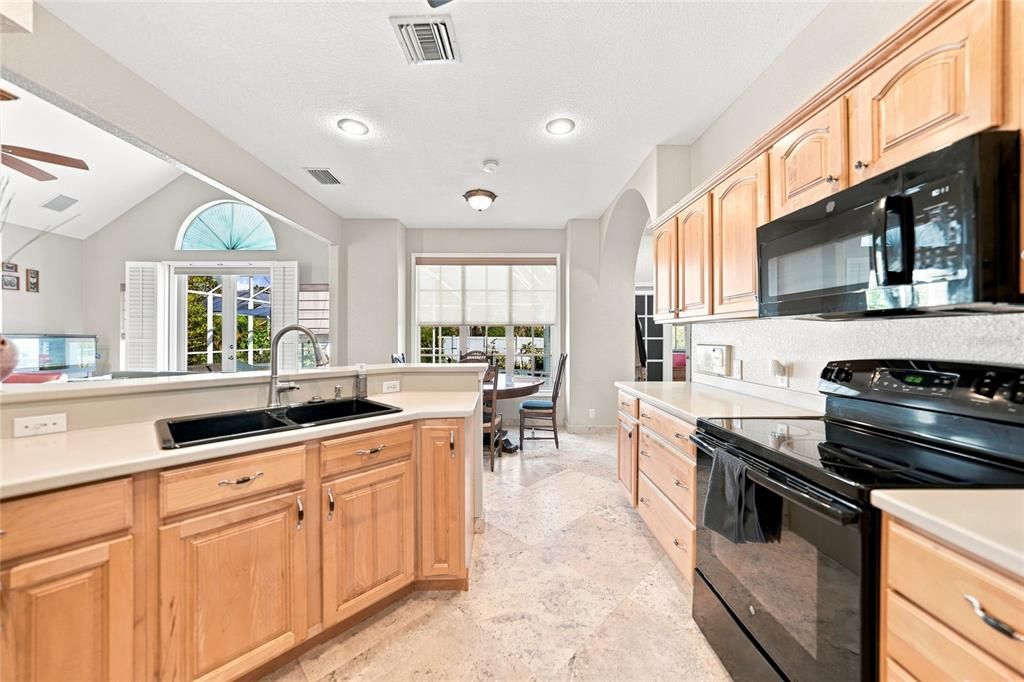 For Sale: $536,000 (3 beds, 2 baths, 1999 Square Feet)