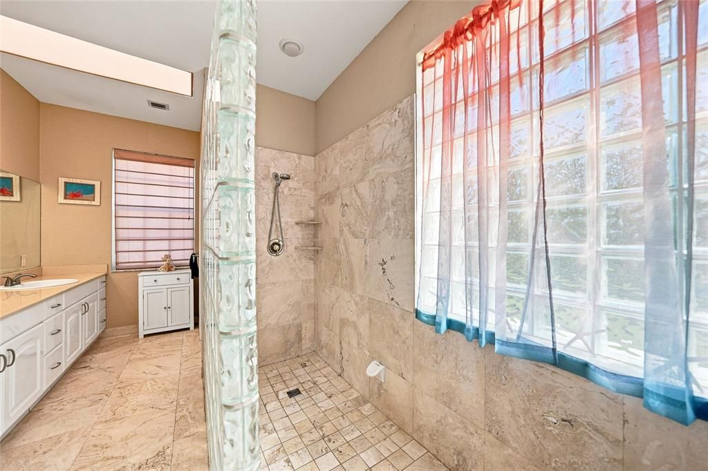 For Sale: $536,000 (3 beds, 2 baths, 1999 Square Feet)
