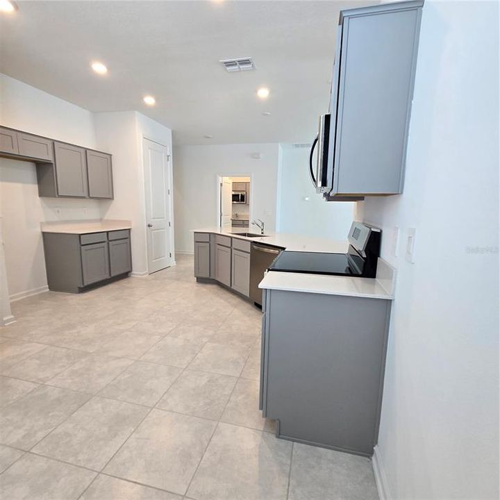 В аренду: $2,450 (4 спален, 3 ванн, 2019 Квадратных фут)