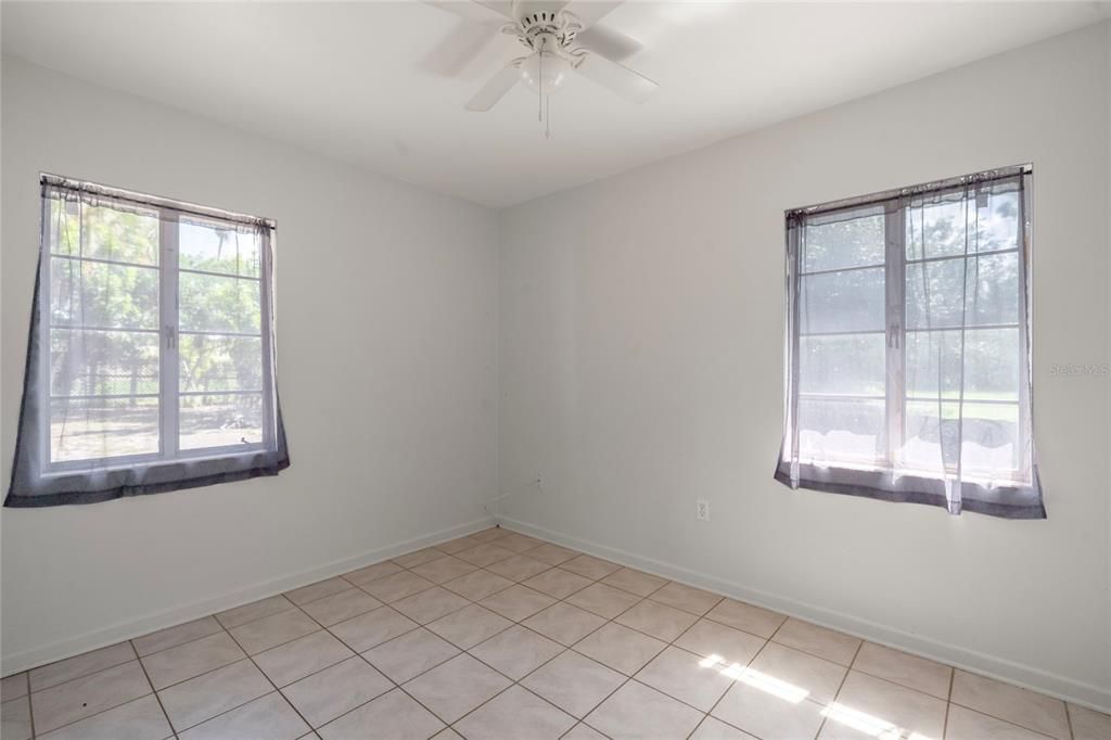 For Sale: $439,000 (3 beds, 1 baths, 868 Square Feet)