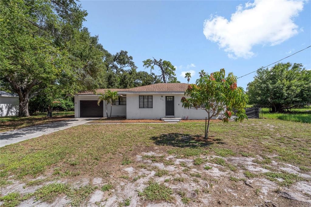For Sale: $439,000 (3 beds, 1 baths, 868 Square Feet)