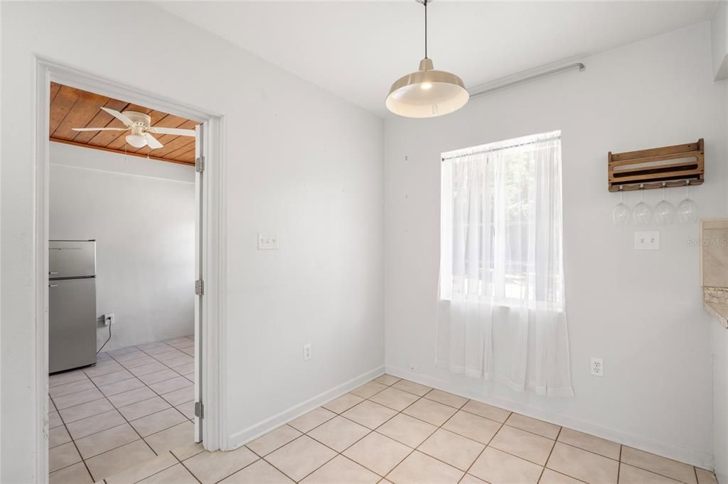 For Sale: $439,000 (3 beds, 1 baths, 868 Square Feet)