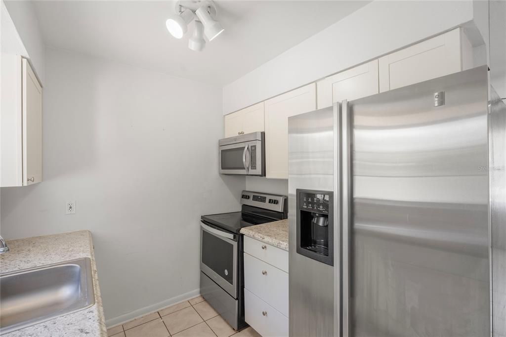 For Sale: $439,000 (3 beds, 1 baths, 868 Square Feet)