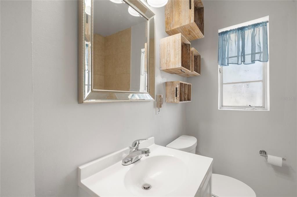 For Sale: $439,000 (3 beds, 1 baths, 868 Square Feet)
