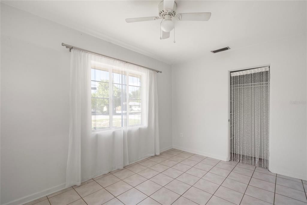 For Sale: $439,000 (3 beds, 1 baths, 868 Square Feet)