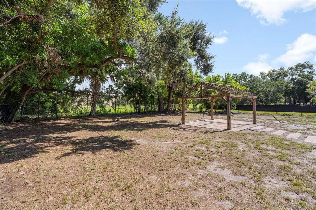 For Sale: $439,000 (3 beds, 1 baths, 868 Square Feet)