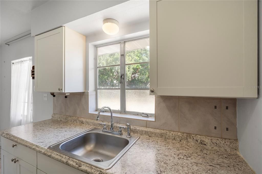 For Sale: $439,000 (3 beds, 1 baths, 868 Square Feet)