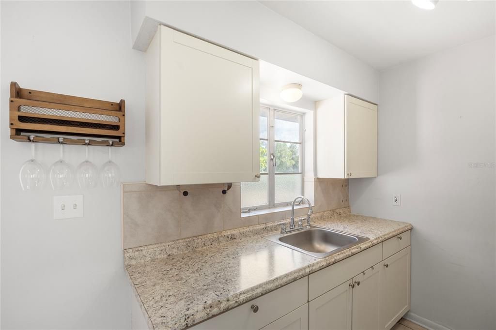 For Sale: $439,000 (3 beds, 1 baths, 868 Square Feet)