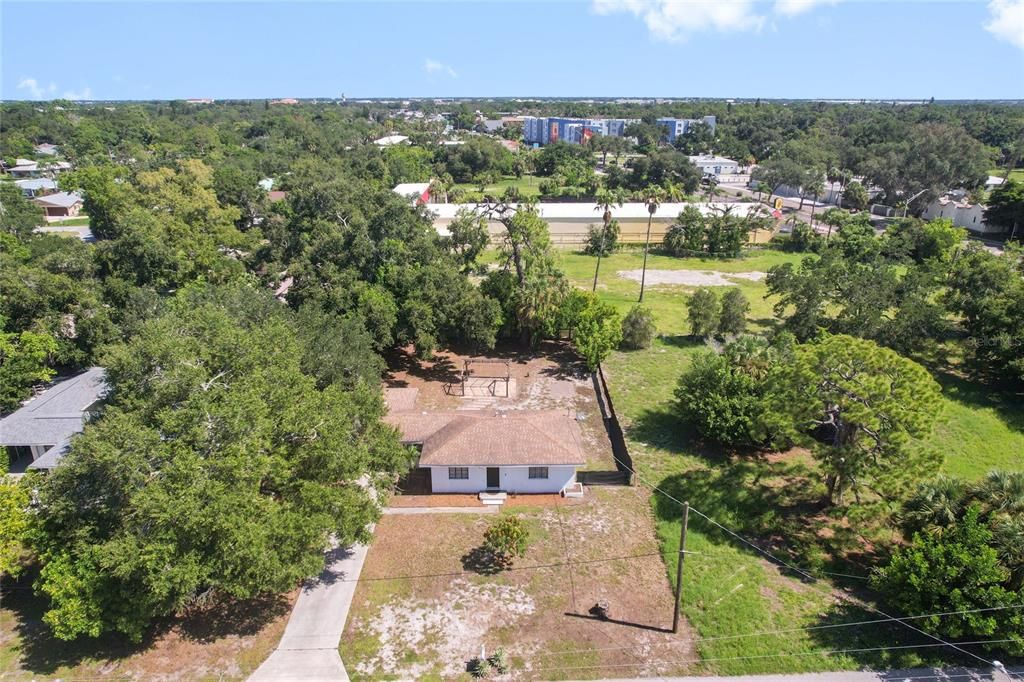 For Sale: $439,000 (3 beds, 1 baths, 868 Square Feet)