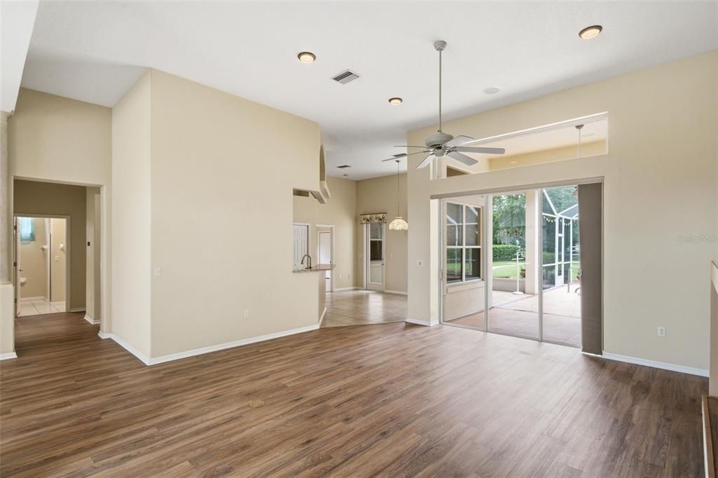 En Venta: $529,000 (4 camas, 3 baños, 2538 Pies cuadrados)