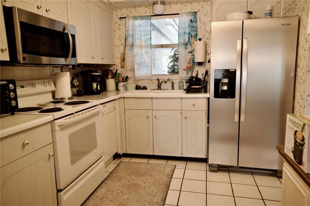 For Sale: $195,900 (2 beds, 2 baths, 1195 Square Feet)