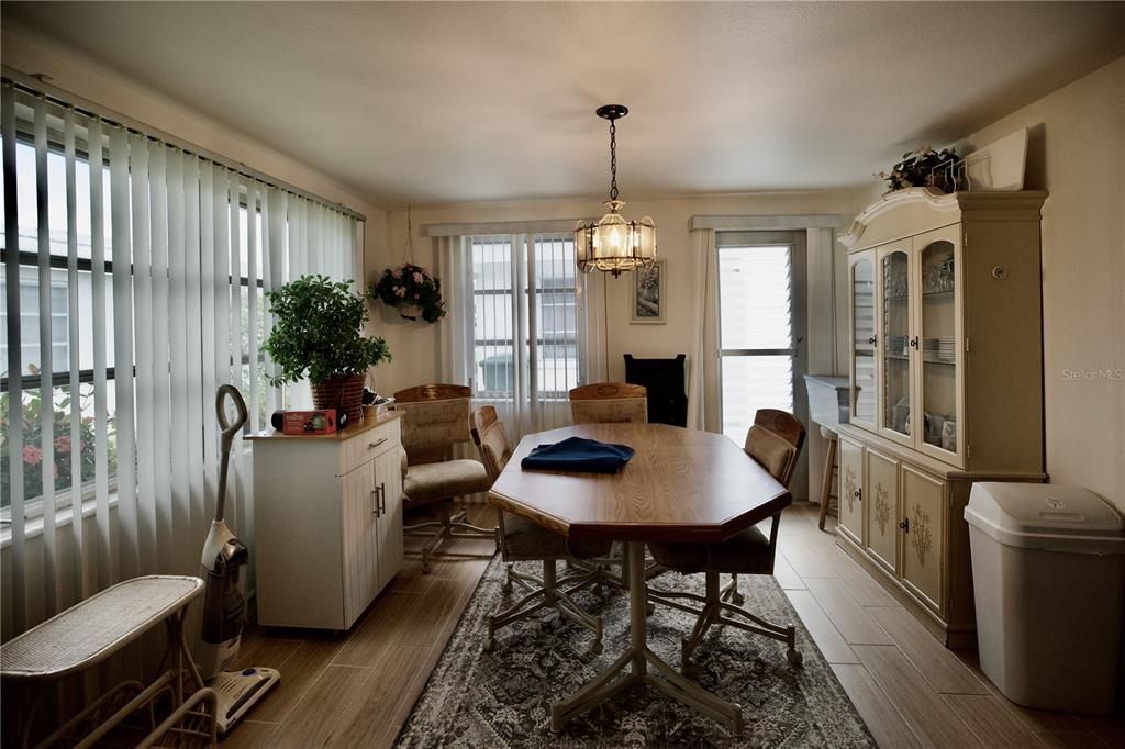 For Sale: $195,900 (2 beds, 2 baths, 1195 Square Feet)