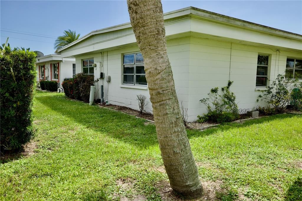 For Sale: $195,900 (2 beds, 2 baths, 1195 Square Feet)