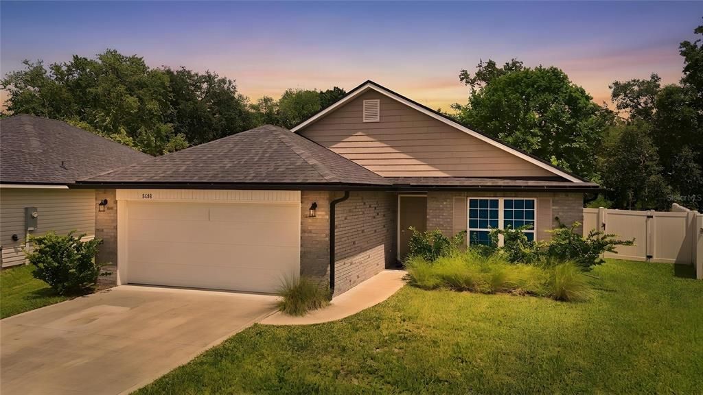 For Sale: $309,900 (3 beds, 2 baths, 1292 Square Feet)