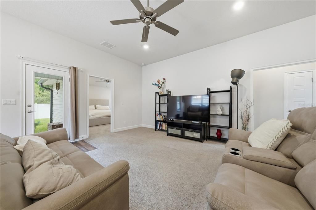 For Sale: $309,900 (3 beds, 2 baths, 1292 Square Feet)