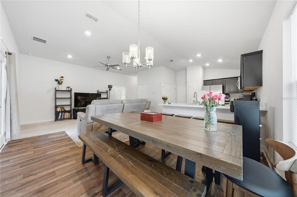 For Sale: $309,900 (3 beds, 2 baths, 1292 Square Feet)