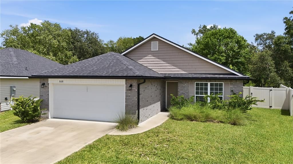For Sale: $309,900 (3 beds, 2 baths, 1292 Square Feet)