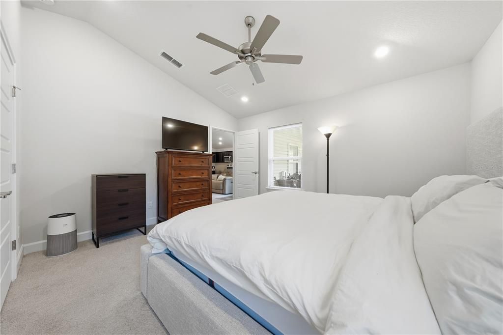 For Sale: $309,900 (3 beds, 2 baths, 1292 Square Feet)