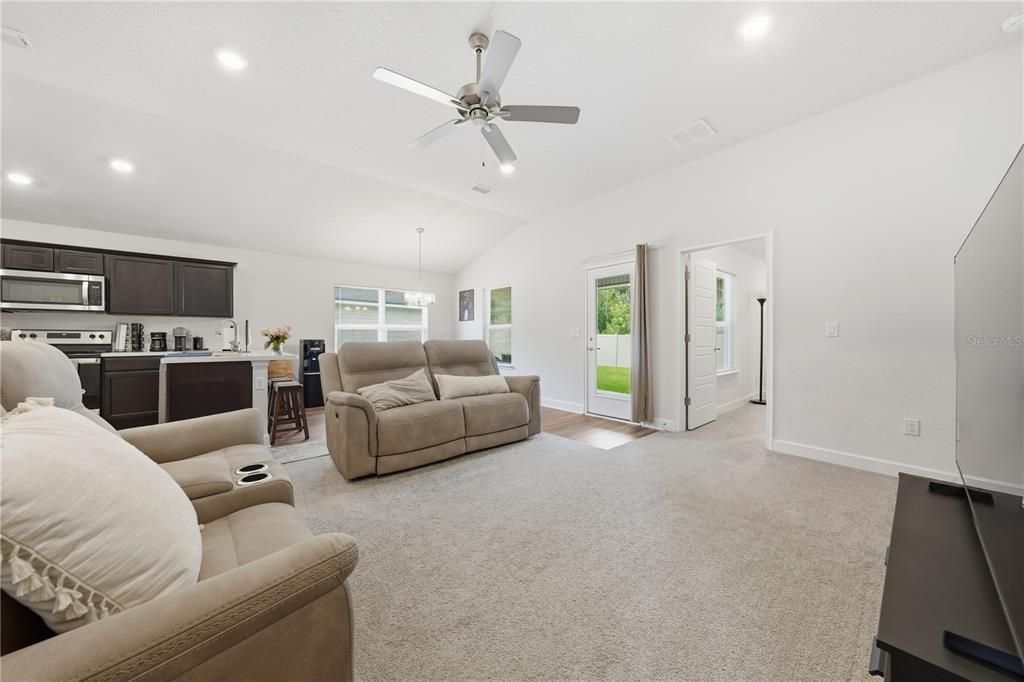 For Sale: $309,900 (3 beds, 2 baths, 1292 Square Feet)