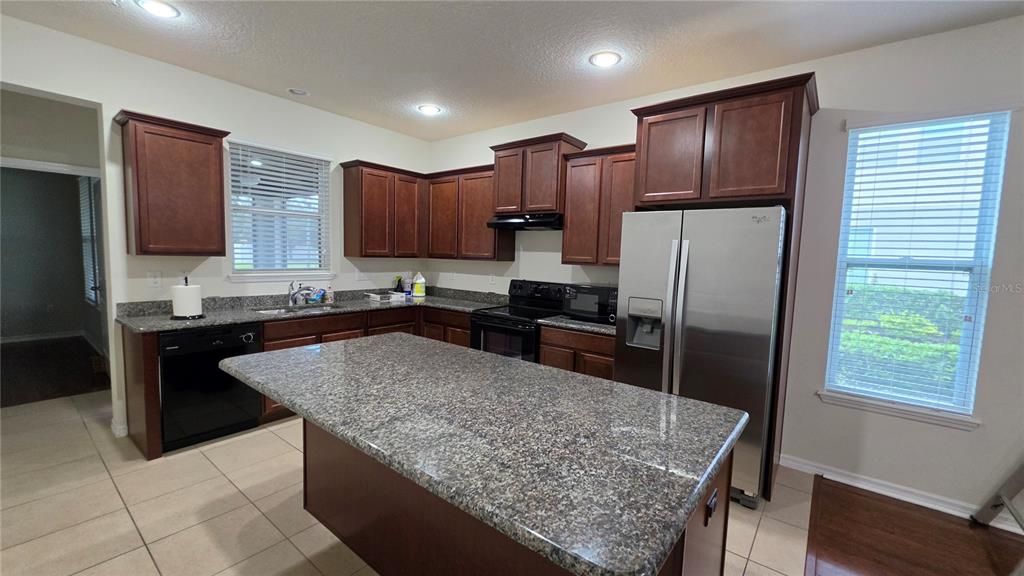 В аренду: $2,400 (4 спален, 2 ванн, 2070 Квадратных фут)