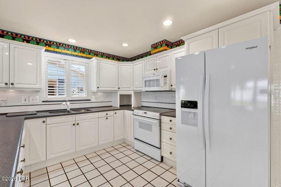 For Sale: $1,200,000 (3 beds, 2 baths, 2307 Square Feet)