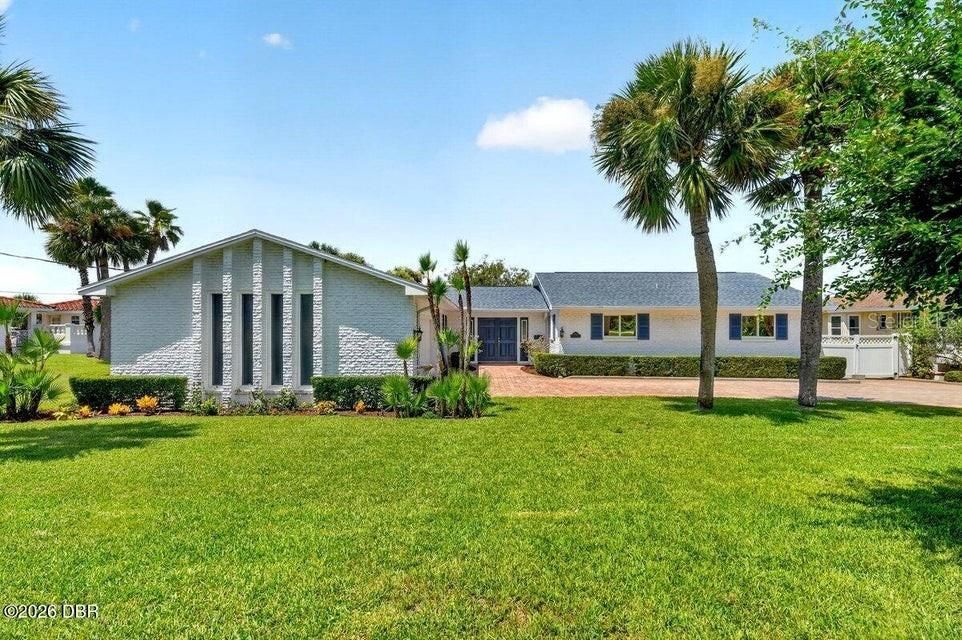 For Sale: $1,200,000 (3 beds, 2 baths, 2307 Square Feet)