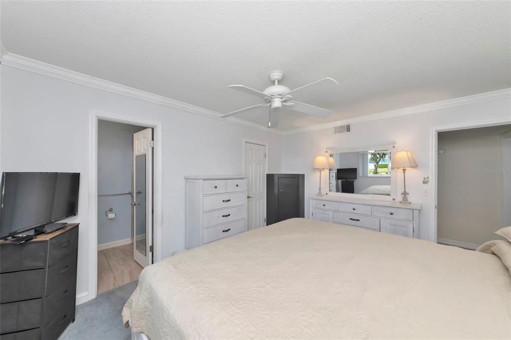 For Sale: $175,000 (2 beds, 2 baths, 1055 Square Feet)