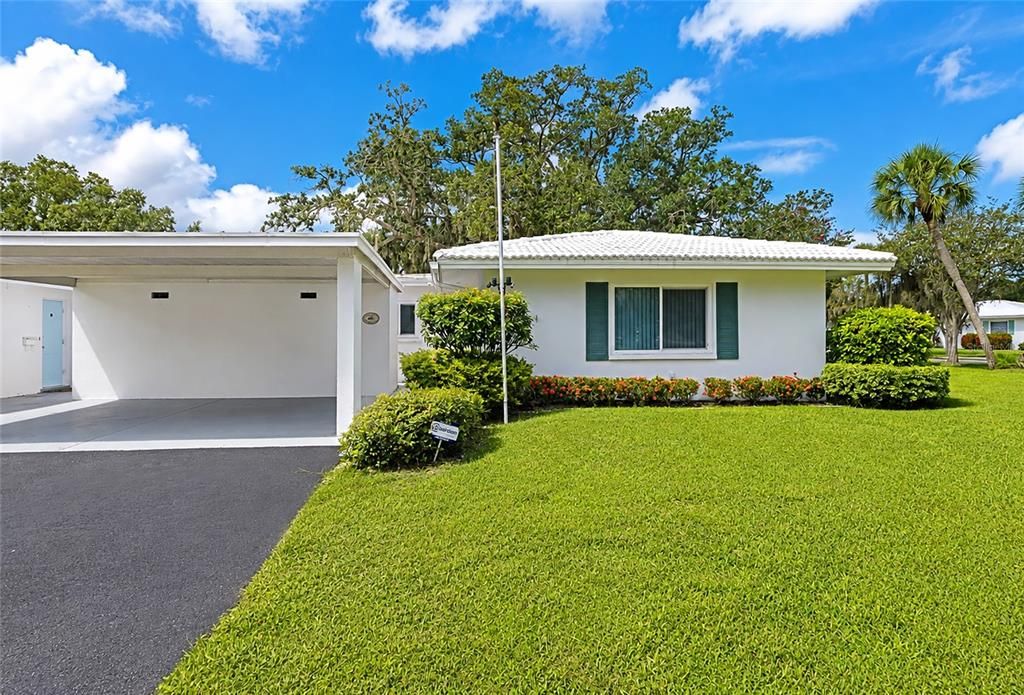 For Sale: $175,000 (2 beds, 2 baths, 1055 Square Feet)