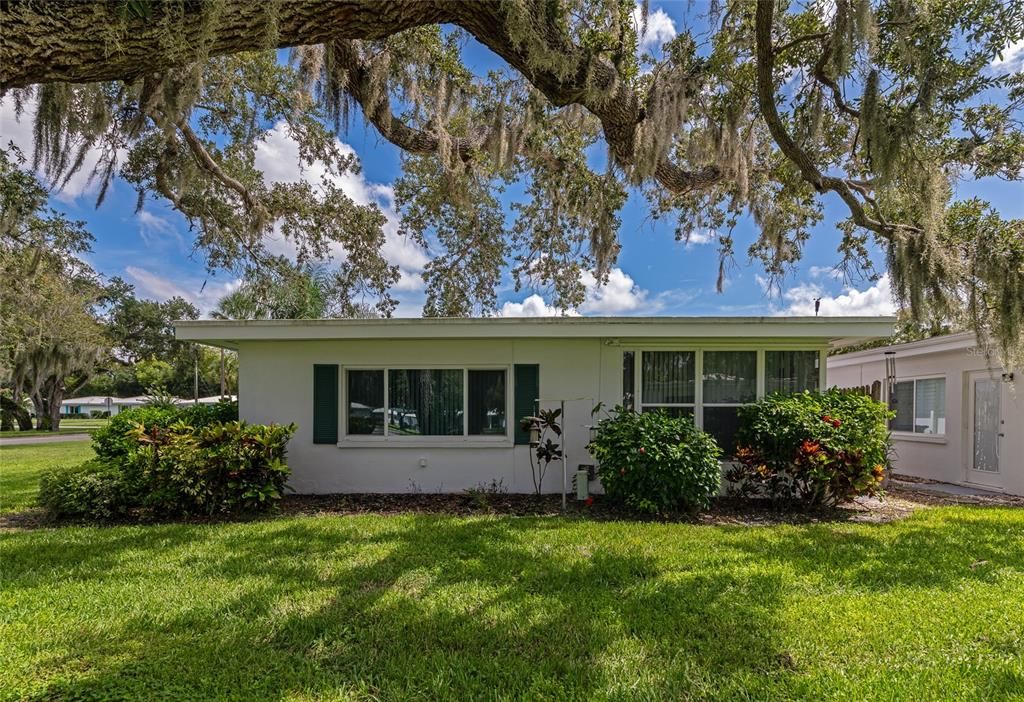 For Sale: $175,000 (2 beds, 2 baths, 1055 Square Feet)