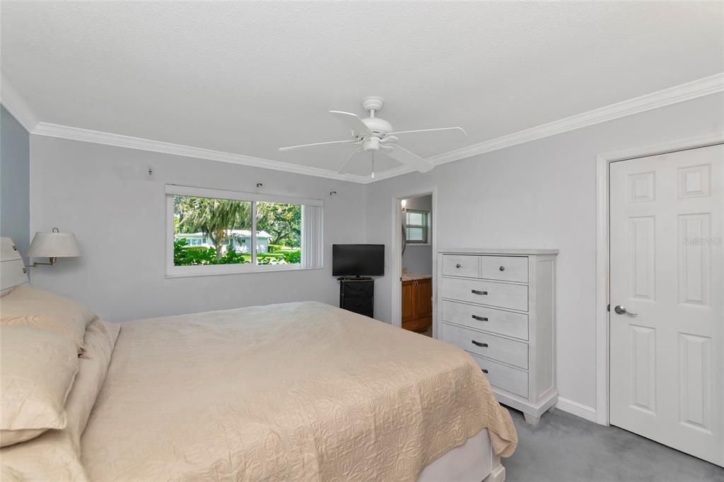 For Sale: $175,000 (2 beds, 2 baths, 1055 Square Feet)