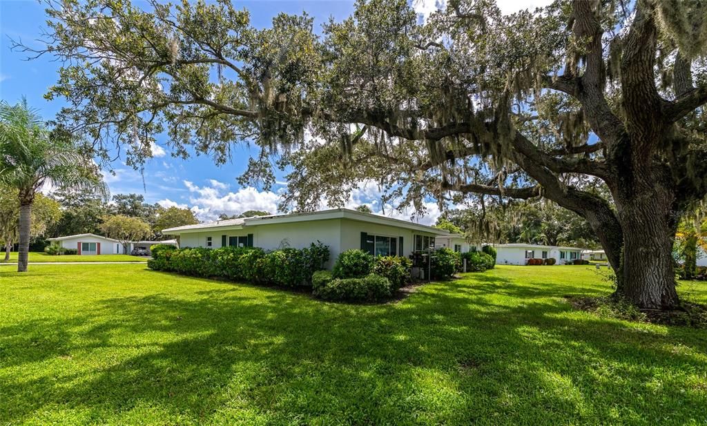 For Sale: $175,000 (2 beds, 2 baths, 1055 Square Feet)