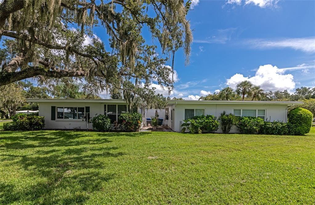 For Sale: $175,000 (2 beds, 2 baths, 1055 Square Feet)