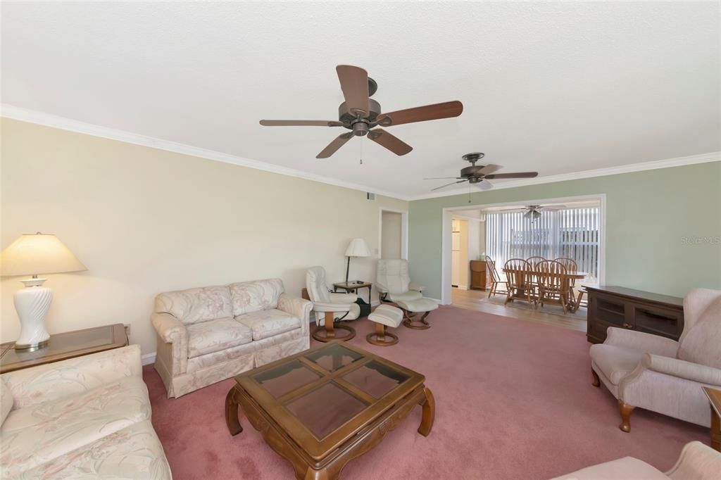 For Sale: $175,000 (2 beds, 2 baths, 1055 Square Feet)