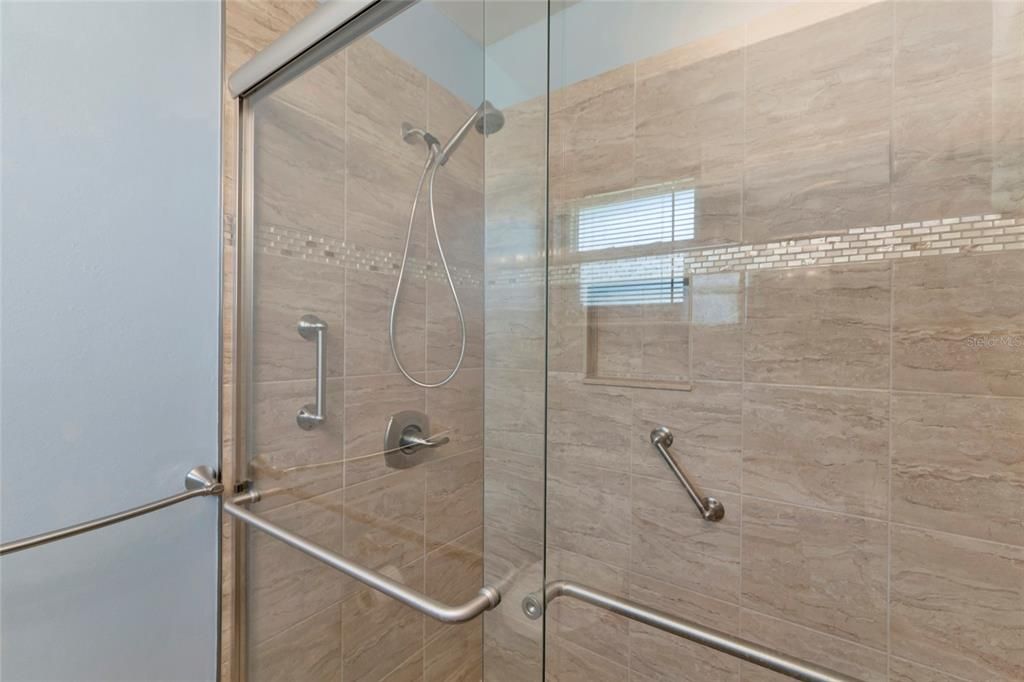 For Sale: $175,000 (2 beds, 2 baths, 1055 Square Feet)