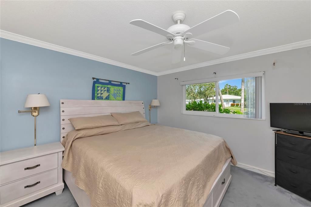 For Sale: $175,000 (2 beds, 2 baths, 1055 Square Feet)