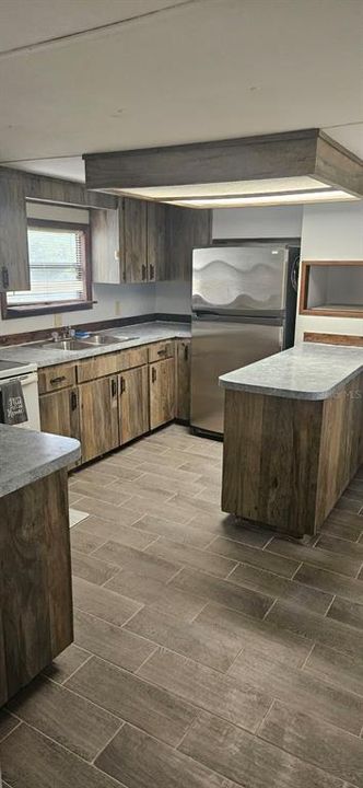 For Sale: $95,999 (2 beds, 1 baths, 672 Square Feet)