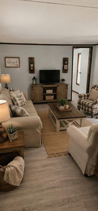 For Sale: $95,999 (2 beds, 1 baths, 672 Square Feet)