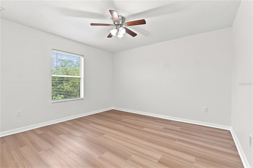 Activo con contrato: $380,000 (4 camas, 2 baños, 2465 Pies cuadrados)