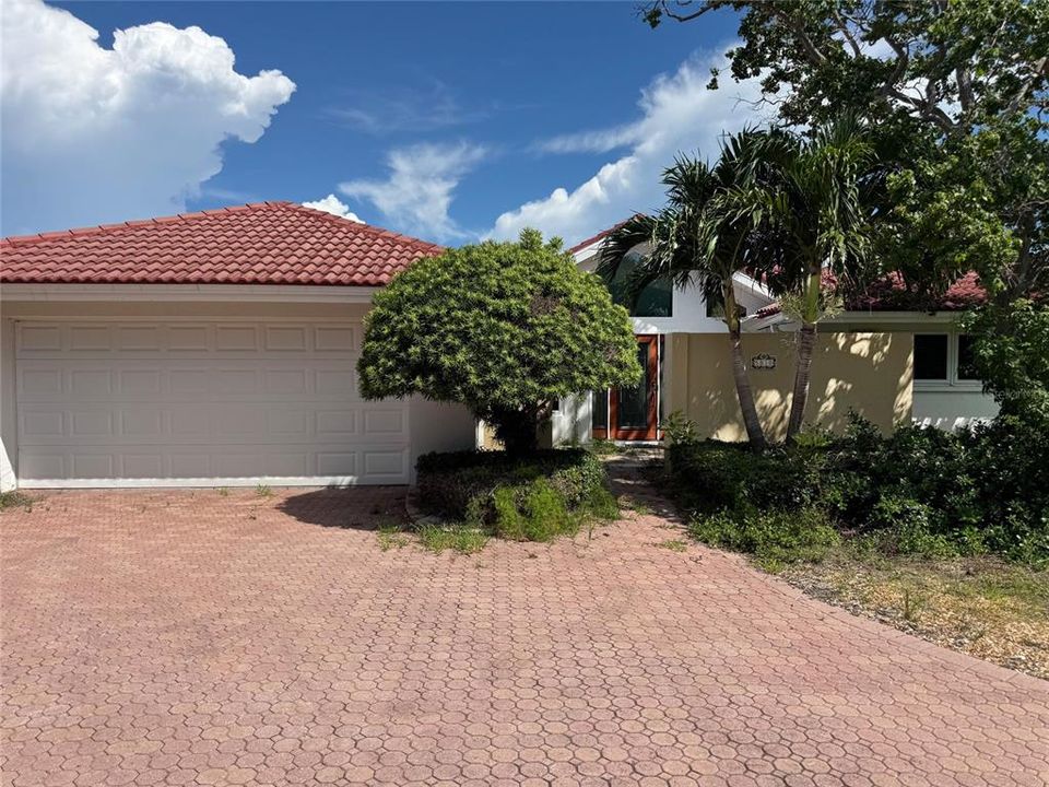 Activo con contrato: $1,195,000 (3 camas, 2 baños, 2092 Pies cuadrados)