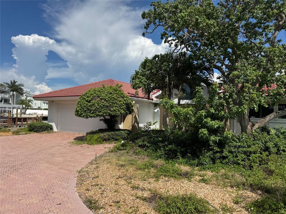Activo con contrato: $1,195,000 (3 camas, 2 baños, 2092 Pies cuadrados)